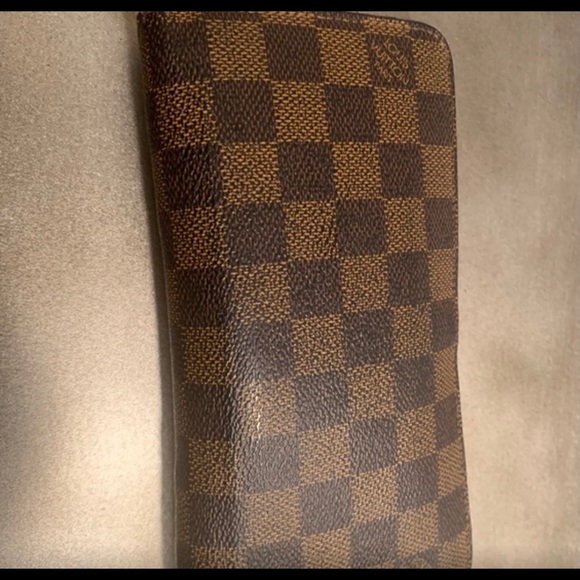 Louis Vuitton Zippy Wallet - Picture 8 of 9